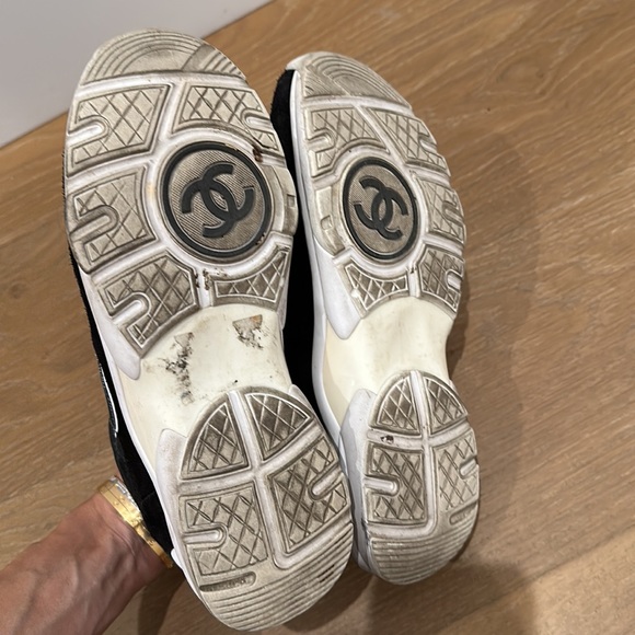Chanel womens trainer sneakers in black and white size 37.5 - Picture 5 of 12